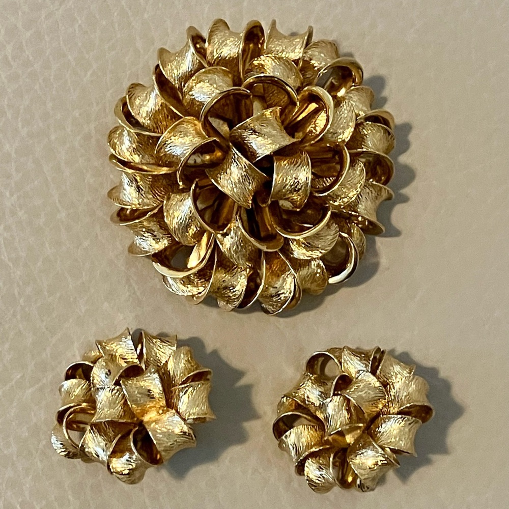 Monet Gold Ribbon Brooch and Earring Set